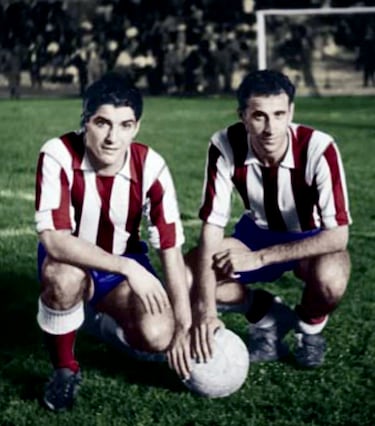 En la temporada 54/55 comenzó
a fraguarse la histórica sociedad
entre Collar y Peiró, la que sería
bautizada como el ‘Ala Infernal’
del Atlético. La banda izquierda
colchonera tenía nombres y ape-
“Nunca fui madridista,
yo sólo probé con el
Atlético, con el que
empecé en Juveniles”
llidos, dos jugadores verticales,
que se compenetraban a la perfección y que eran la pesadilla
de las defensas rivales.