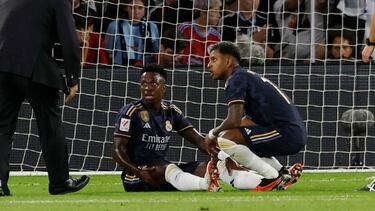 Vinicius se sienta en el césped de Balaídos y pide la sustitución.