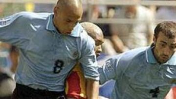 <b>ADIÓS</B>. Montero ya no portará más el brazalete de capitán de la selección uruguaya.