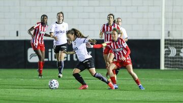 Jugadoras del Atl&eacute;tico y del Valencia. 
 
 
  
 
 
 