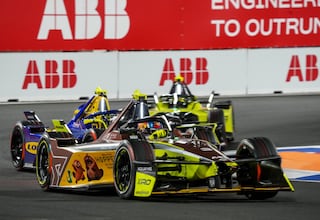 Martí regresa a los puntos con su mejor resultado… y un susto