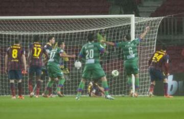 0-1. Vyntra remata de cabeza un saque de esquina a la espalda de Sergi Roberto que anota en propia puerta.