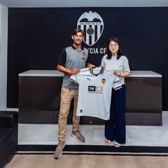 Angulo renueva hasta 2025 como entrenador del Mestalla