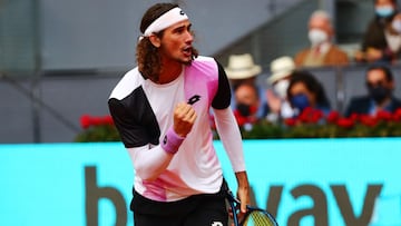 Lloyd Harris celebra su victoria ante Grigor Dimitrov en primera ronda del Mutua Madrid Open.