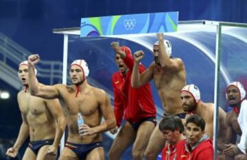 Los chicos del waterpolo vencieron a Francia por 10-4 en el partido de primera ronda del grupo B.