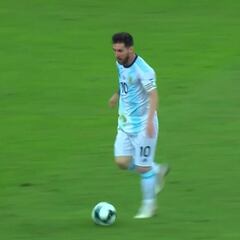 Fue tal que Messi no pudo evitar gesticular: en el Barça es medio gol y en Argentina ni ocasión...