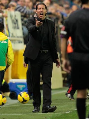 Simeone entrenador del Atlético durante el encuentro de primera division entre el Villarreal y el Atlético de Madrid