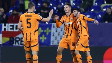 Gelsenkirchen (Germany), 22/01/2025.- Georgiy Sudakov of Shaktar Donetsk (L) celebrates after scoring the 2-0 goal with teammates Irakli Azarovi (R) and Valeriy Bondar (L) during the UEFA Champions League league phase match between Shaktar Donetsk and Stade Brest, in Gelsenkirchen, Germany, 22 January 2025. (Liga de Campeones, Alemania) EFE/EPA/CHRISTOPHER NEUNDORF