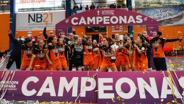 El Burela celebra el título de Supercopa ante el Poio.