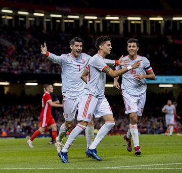 0-4. Marc Bartra celebró el cuarto gol.