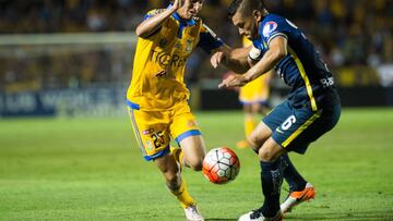 Action photo during the match Tigres UANL (MEX) vs America (MEX) , Corresponding the first leg match of the Great Final of the CONCACAF Champions League 2015/2016 at Universitary stadium.
 
 
 Foto de accion durante el partido Tigres UANL (MEX) vs America (MEX), correspondiente al partido de ida de la Gran Final de la Liga Campeones Scotiabank 2015/2016 en el estadio Universitario, en la foto:  (i-d) Jurgen Damm de Tigres y Miguel Samudio de America
 
 
 20/04/2016/MEXSPORT/Jorge Martinez.