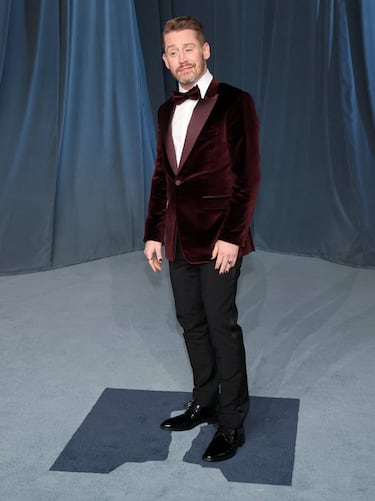 Macaulay Culkin posa en la alfombra roja de la Academy Museum Gala de Hollywood.