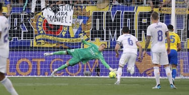 Lunin responde, Militao se enreda