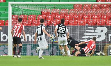 0-1. Gonzalo Melero anotó el primer gol.er gol.