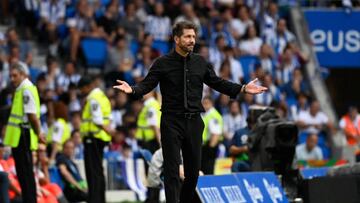 Atletico Madrid's Argentinian coach Diego Simeone gestures during the Spanish league football match between Real Sociedad and Club Atletico de Madrid, at the Anoeta stadium in San Sebastian, on September 3, 2022. (Photo by PIERRE-PHILIPPE MARCOU / AFP) (Photo by PIERRE-PHILIPPE MARCOU/AFP via Getty Images)