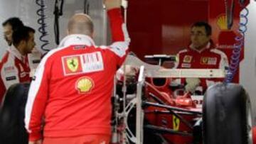 <b>ULTIMANDO LOS DETALLES. </b>En Ferrari se afanan en preparar el F10 para que la escudería italiana vuelva a la senda de la victoria.