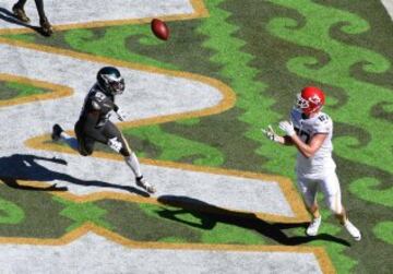 El equipo drigido por Jerry Rice comenz¨® el partido con una anotaci¨®n de Travis Kelce, tight end de Kansas City Chiefs. Kelce se ha erigido como uno de los mejores TE de la NFL.