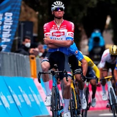 Van der Poel vuelve en San Remo