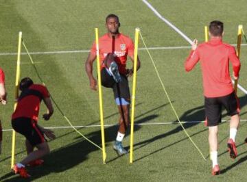 Jackson Martínez entrenó con toda la plantilla del Atlético, pensando en el partido de la octava jornada de Liga ante la Real Sociedad