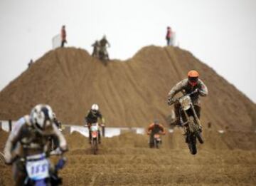 Muchos aficionados al motocross no quisieron perderse esta embarrada carrera de resistencia de tres horas en el suroeste de Inglaterra.