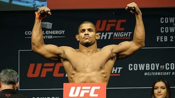 Alex García durante un pesaje de la UFC.