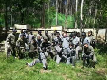 Hoy ha sido una jornada diferente para los jugadores del Celta ya que se han enfrentado en una divertida partida de paintball.