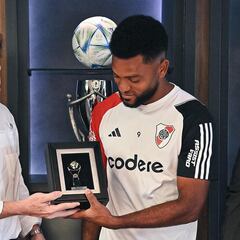 Conmebol homenajea a Borja como goleador de Sudamericana