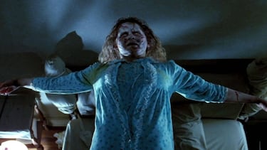 Una obra maestra atemporal, tanto del terror como del cine en general. Lo que no todo el mundo sabe es que sucedieron cosas peores fuera de la película, que dentro de ella. El plató se incendió y dos actores (Jack MacGowran y Vasiliki Maliaros) murieron a causa de las quemaduras, mientras que otros sufrieron lesiones leves y moderadas.