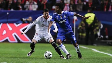 Sevilla's Sergio Escudero faces up against Cuadrado.