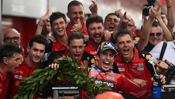 Rigamonti, el de la derecha, celebrando junto a Márquez la victoria de Argentina.