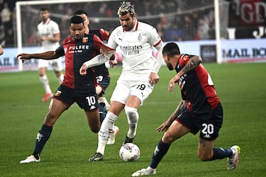 Santiago Giménez inicia la remontada del Milan