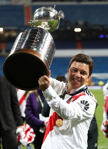 El entrenador argentino nunca ha sido cesado durante su carrera. Ha entrenado al Nacional de Montevideo y actualmente al River Plate.