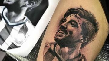 Pizarro conoce a fan que se tatuó su cara en la pierna