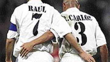 <B>DE LA MANO</B>. Raúl y R. Carlos coparán este año los dos grandes galardones del fútbol.