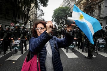 A demonstrator protests near the National Congress, on the day Senators debate Argentina's President Javier Milei's economic reform bill, known as the "omnibus bill", in Buenos Aires, Argentina June 12 2024. REUTERS/Mariana Nedelcu