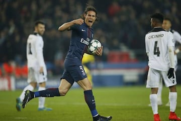 Cavani celebra un gol en Champions.