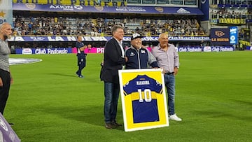 El emotivo recibimiento de Boca a Maradona, con visita de Dalma y su nieto incluída