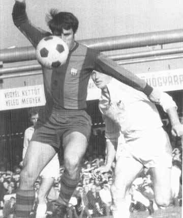 Jug車 con el Barcelona las temporadas 68/69 y 69/70. Ficho por el Celta en 1970 y donde defendi車 los colores del club gallego hasta 1979