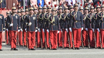 La princesa Leonor (c) durante el acto de Jura de Bandera, en la Academia General Militar, a 7 de octubre de 2023, en Zaragoza, Aragón (España). Los nuevos cadetes, que verifican hoy, 7 de octubre, el juramento ante la Bandera, pertenecen a los Cuerpos General, de Intendencia y de Ingenieros Politécnicos del Ejército de Tierra, así como al de la Guardia Civil. En este acto, los futuros oficiales del Ejército de Tierra y de la Guardia Civil ratifican públicamente el compromiso de cumplir con sus obligaciones militares en lo referente a la defensa de España y de su ordenamiento constitucional. La Princesa de Asturias ingresó el pasado 17 de agosto en la Academia General Militar de Zaragoza para cursar la primera etapa de su formación militar.
07 OCTUBRE 2023;BANDERA;JURA;MILITAR;JURAMENTO;ORDEN;ESPAÑA;MILICIA;SEGURIDAD;ESTADO;FUERZAS
Ramón Comet / Europa Press
07/10/2023