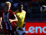 Norway's forward #11 Bork Bang-Kittilsen and Colombia's midfielder #17 Juan Arizala fight for the ball during the 2025 FIFA U-20 World Cup football match between Colombia and Norway at the Fiscal Stadium in Talca, Chile on October 2, 2025. (Photo by Raul BRAVO / AFP)