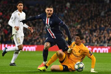 La jugada del VAR. El ¨¢rbitro Artur Dias pit¨® penalti en esta jugada entre Mauro Icardi y Thibaut Courtois.