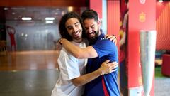 El pueblo reclama a Isco, Carreras y Joan García