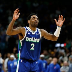 Kyrie Irving brilla en la Drew League con un triple doble