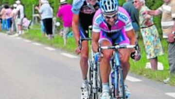 <b>CAZADOS. </b>El pelotón ya tiene a Van Summeren y Sapa a tiro de piedra. La fuga, que se prolongó 163 km, terminó a cinco kilómetros de la meta.