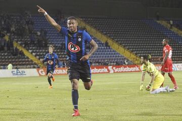 Llegó desde el Lausanne de Suiza y como jugador de la selección panameña. Por ahora, es uno de los grandes goleadores del torneo y la figura de Huachipato. Lleva siete goles. 