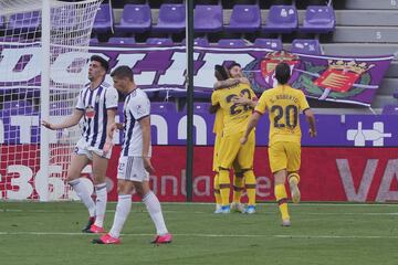 Los jugadores del Barcelona celebran el 0-1 de Arturo Vidal al Valladolid. 