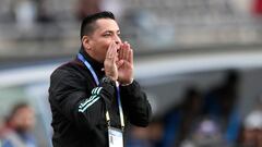 AMDEP1437. LA PLATA (ARGENTINA), 21/05/2023.- El seleccionador de Colombia Héctor Cárdenas dirige hoy, en un partido del grupo C de la Copa Mundial de Fútbol sub-20 entre Israel y Colombia en el estadio Diego Armando Maradona en La Plata (Argentina). EFE/ Demian Alday Estevez
