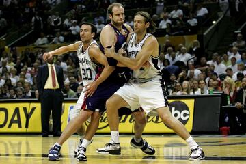 Debut: 1 de noviembre de 2005 (Spurs 102 - Nuggets 91) | Equipos: San Antonio, Washington, Portland 

