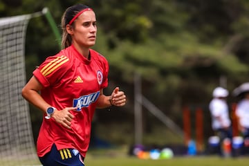 La Selección Colombia Femenina dejó atrás la celebración por clasificar al Mundial y los Juegos Olímpicos y se enfoca en la final de la Copa América ante Brasil este sábado en el Alfonso López de Bucaramanga.