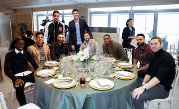 Las plantillas de fútbol y de baloncesto compartieron la tradicional comida navideña en la que brindaron todos juntos por las fiestas y por el nuevo año